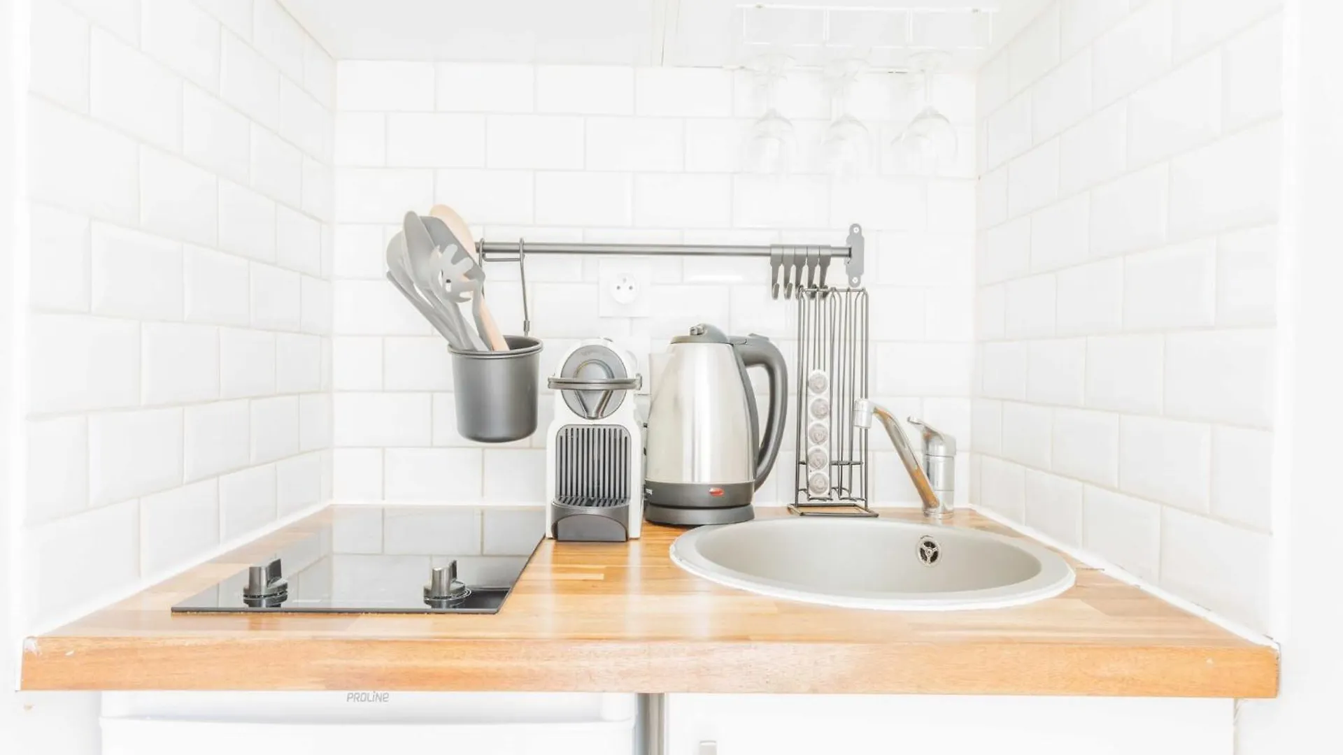 Apartment Charming Studio Near Parc Monceau - Mobility Lease Paris France