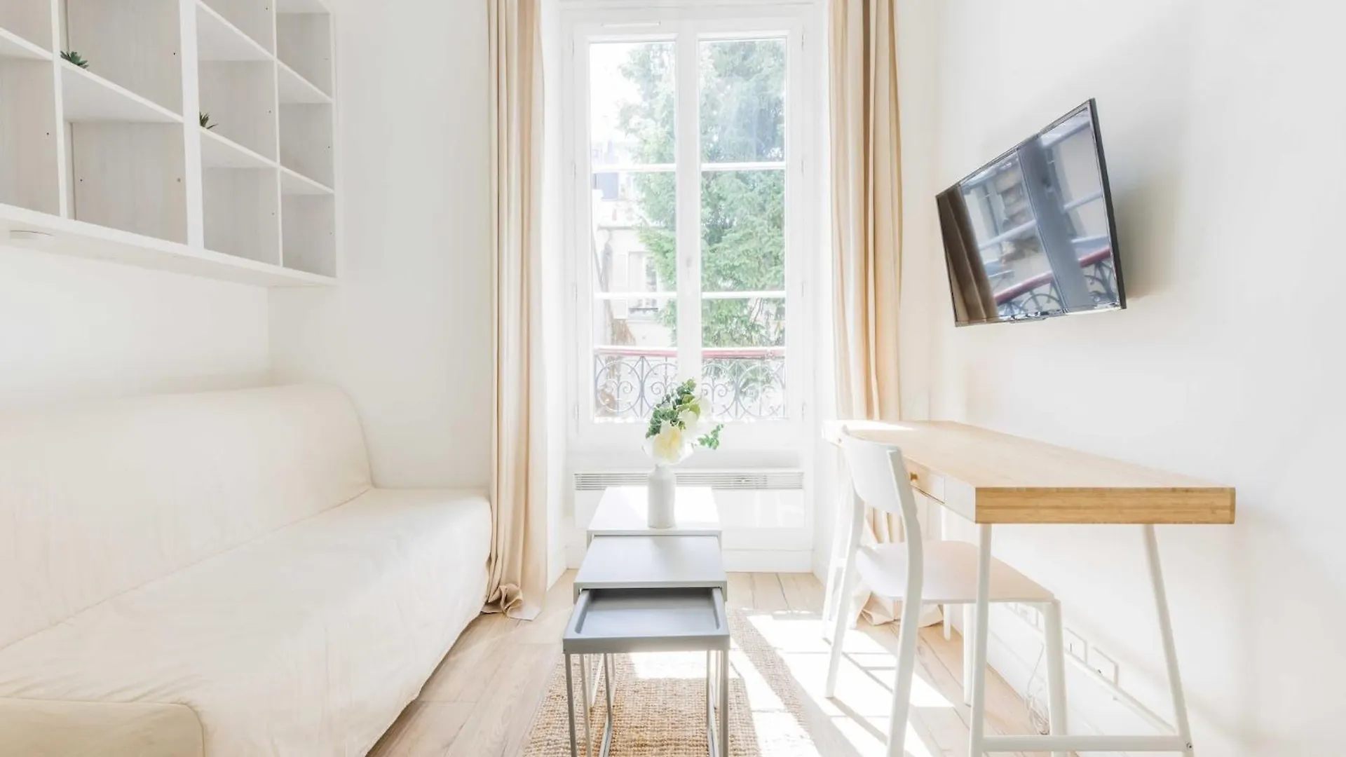 Charming Studio Near Parc Monceau - Mobility Lease Paris