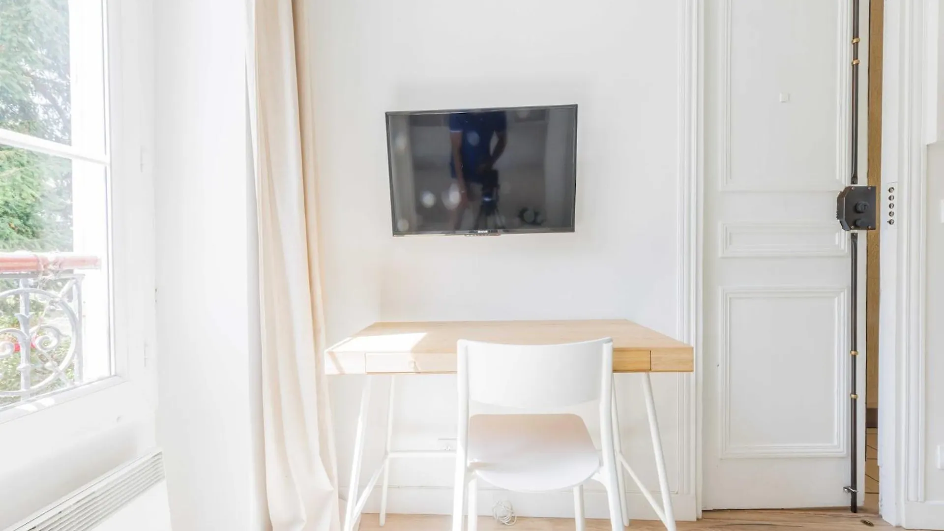 Charming Studio Near Parc Monceau - Mobility Lease Paris 0*,  France