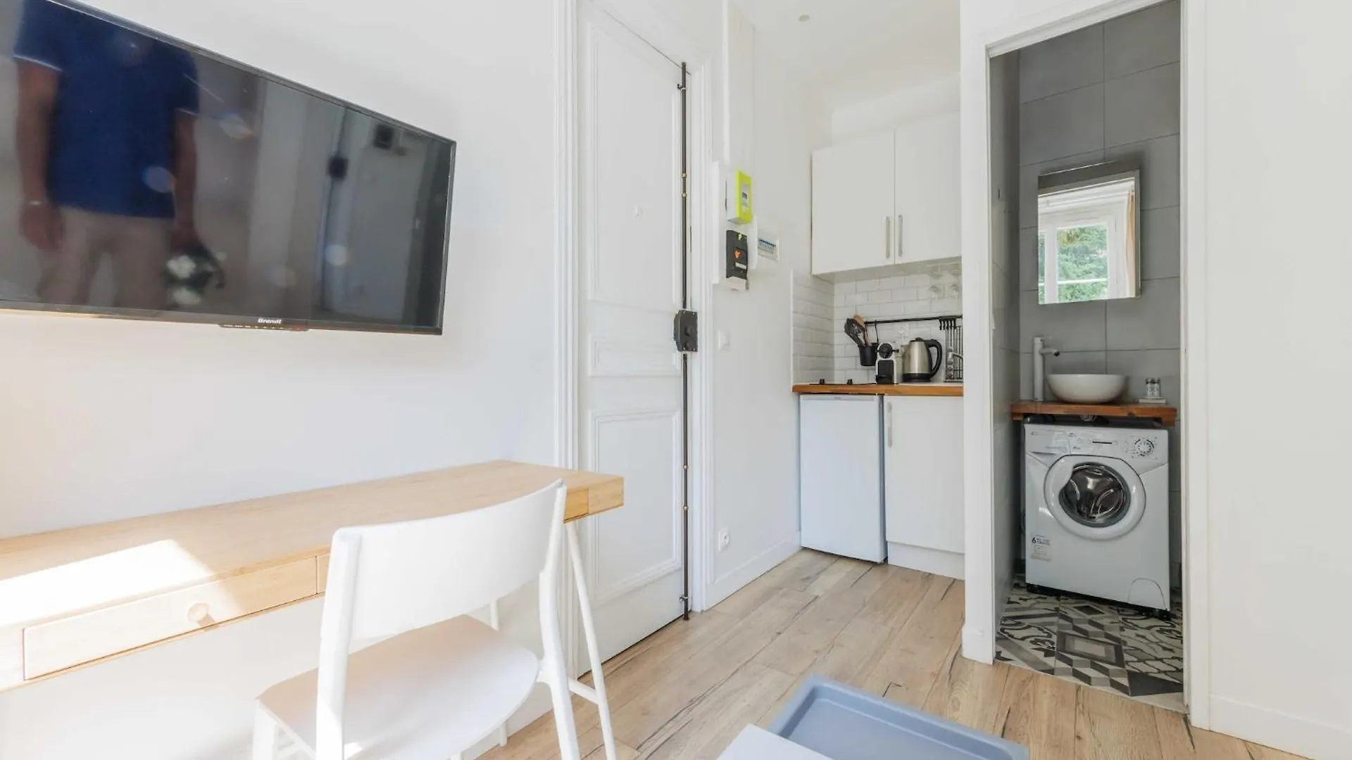Charming Studio Near Parc Monceau - Mobility Lease Paris France